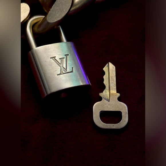 LOUIS VUITTON 🔓 #225 Lock Vintage with chunky unbranded chain - adjustable - Picture 3 of 8